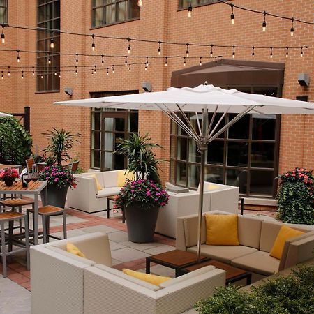 The Yorkville Royal Sonesta Hotel Торонто Екстериор снимка