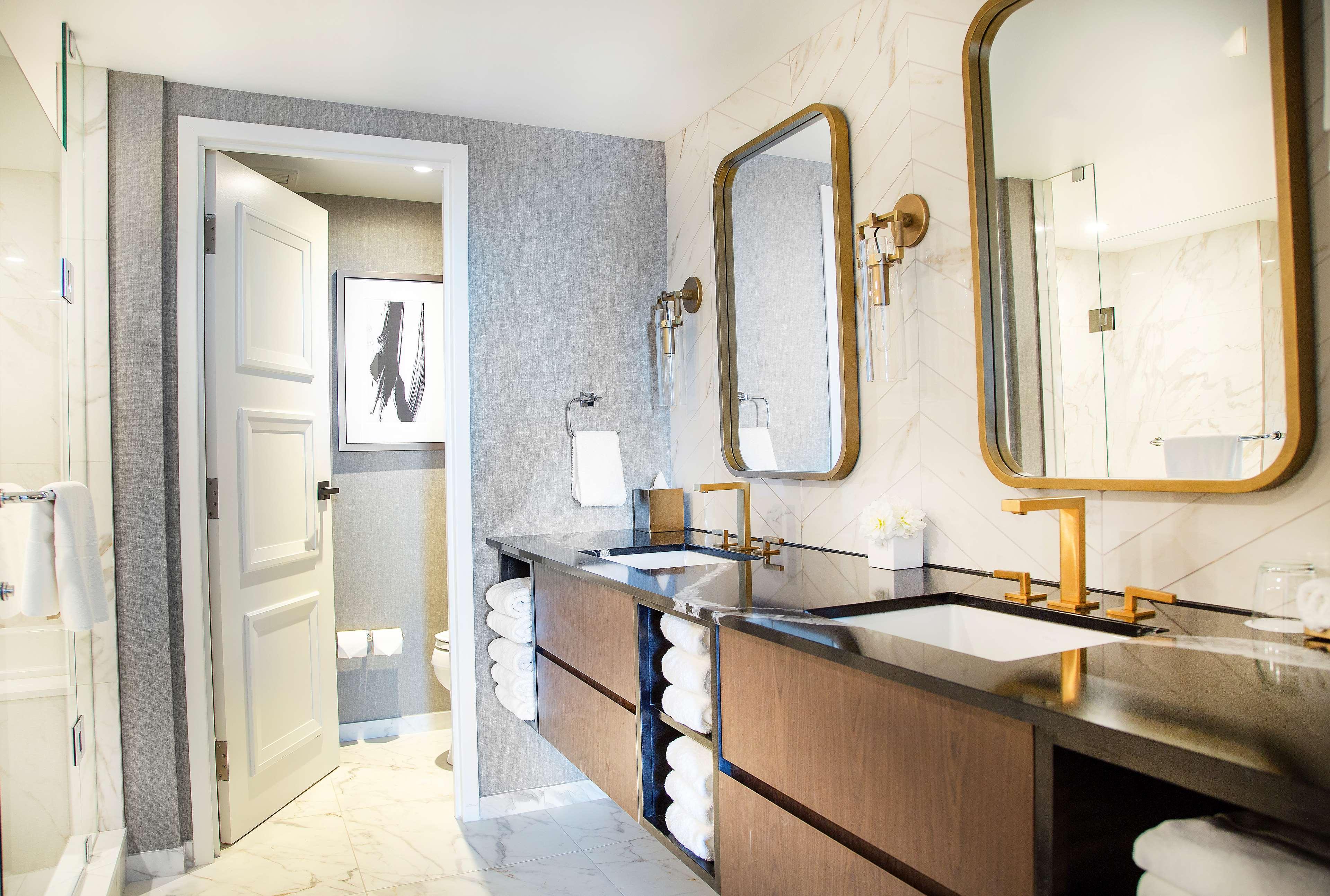 The Yorkville Royal Sonesta Hotel Торонто Екстериор снимка
