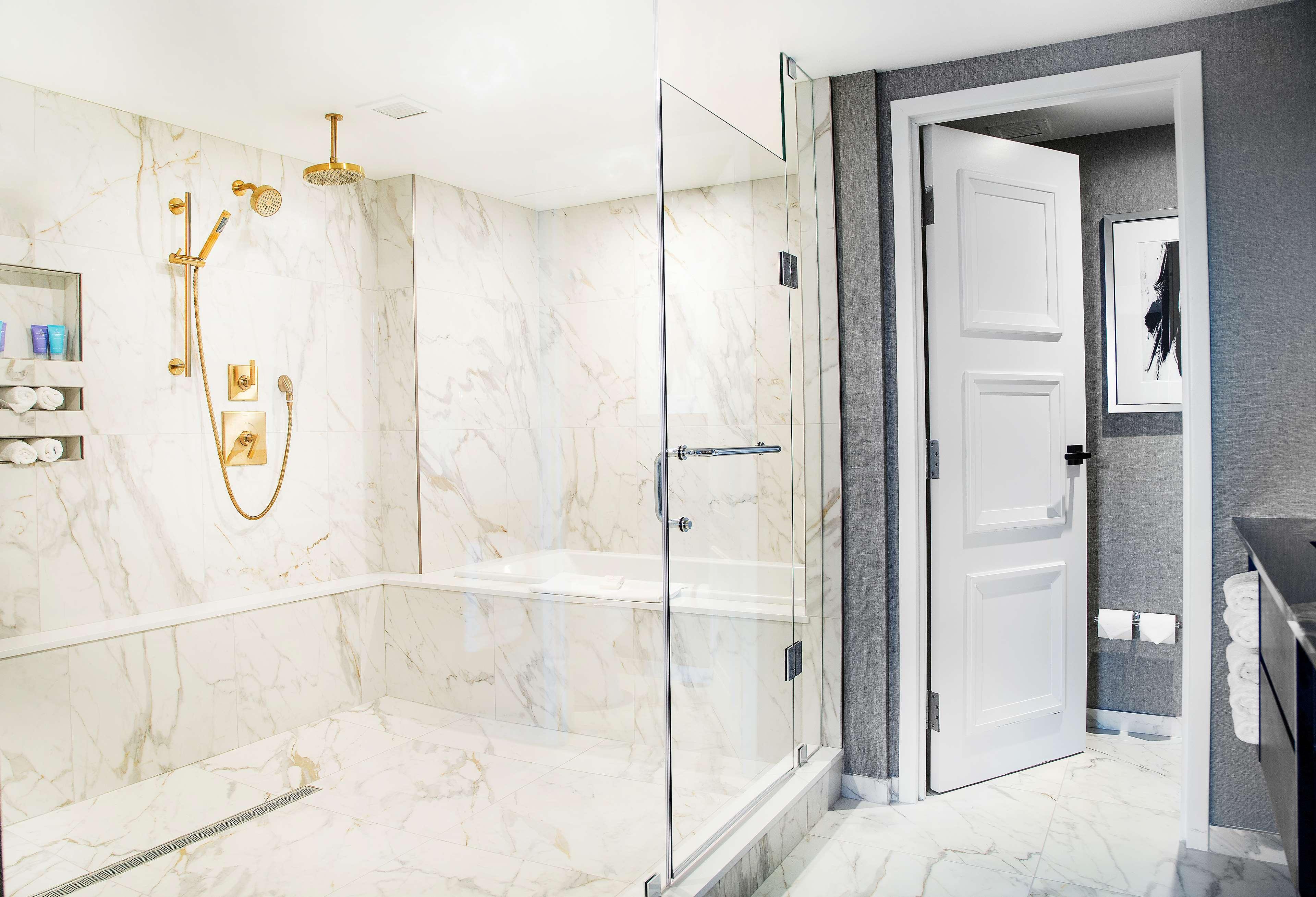 The Yorkville Royal Sonesta Hotel Торонто Екстериор снимка
