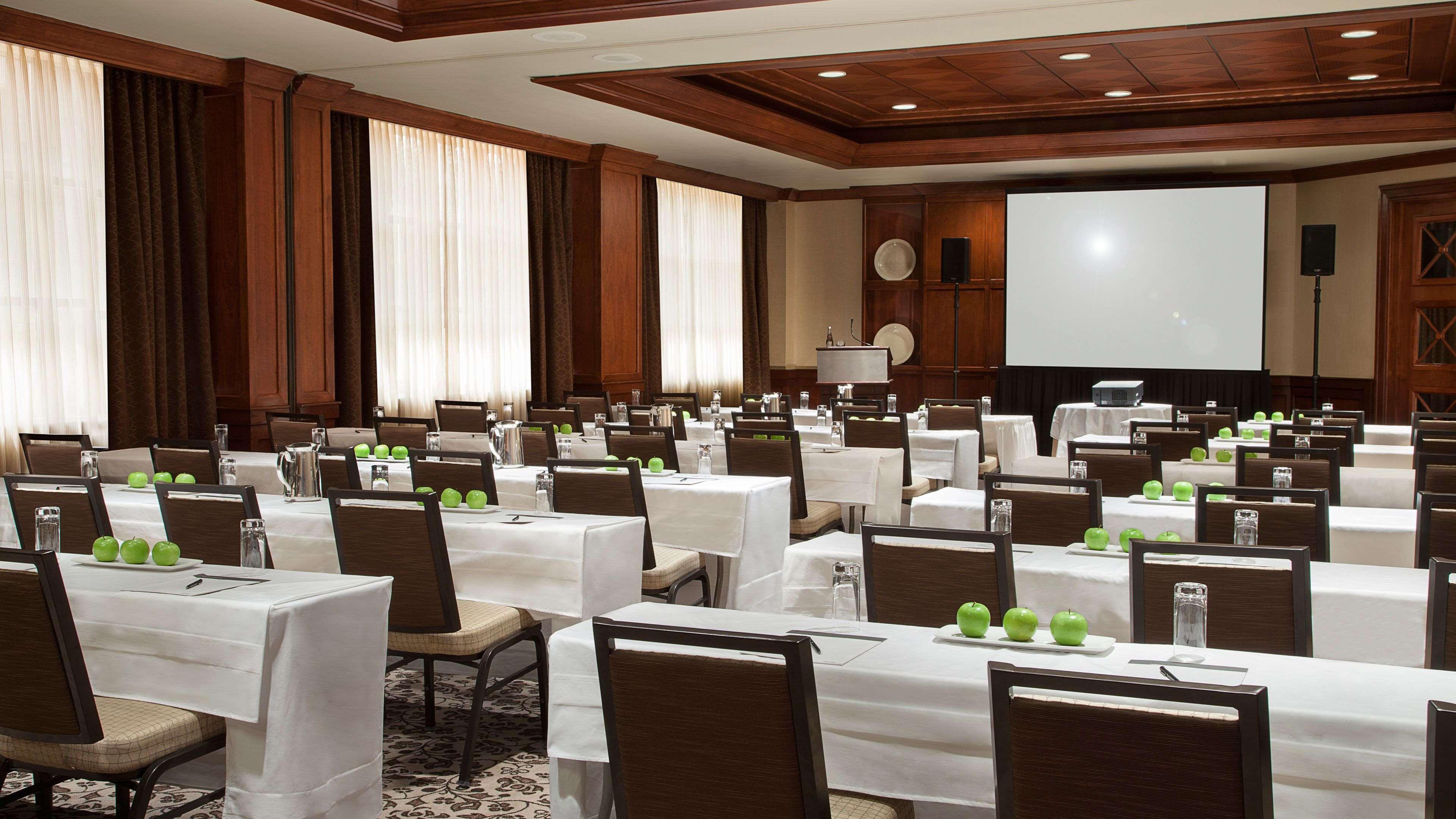 The Yorkville Royal Sonesta Hotel Торонто Екстериор снимка