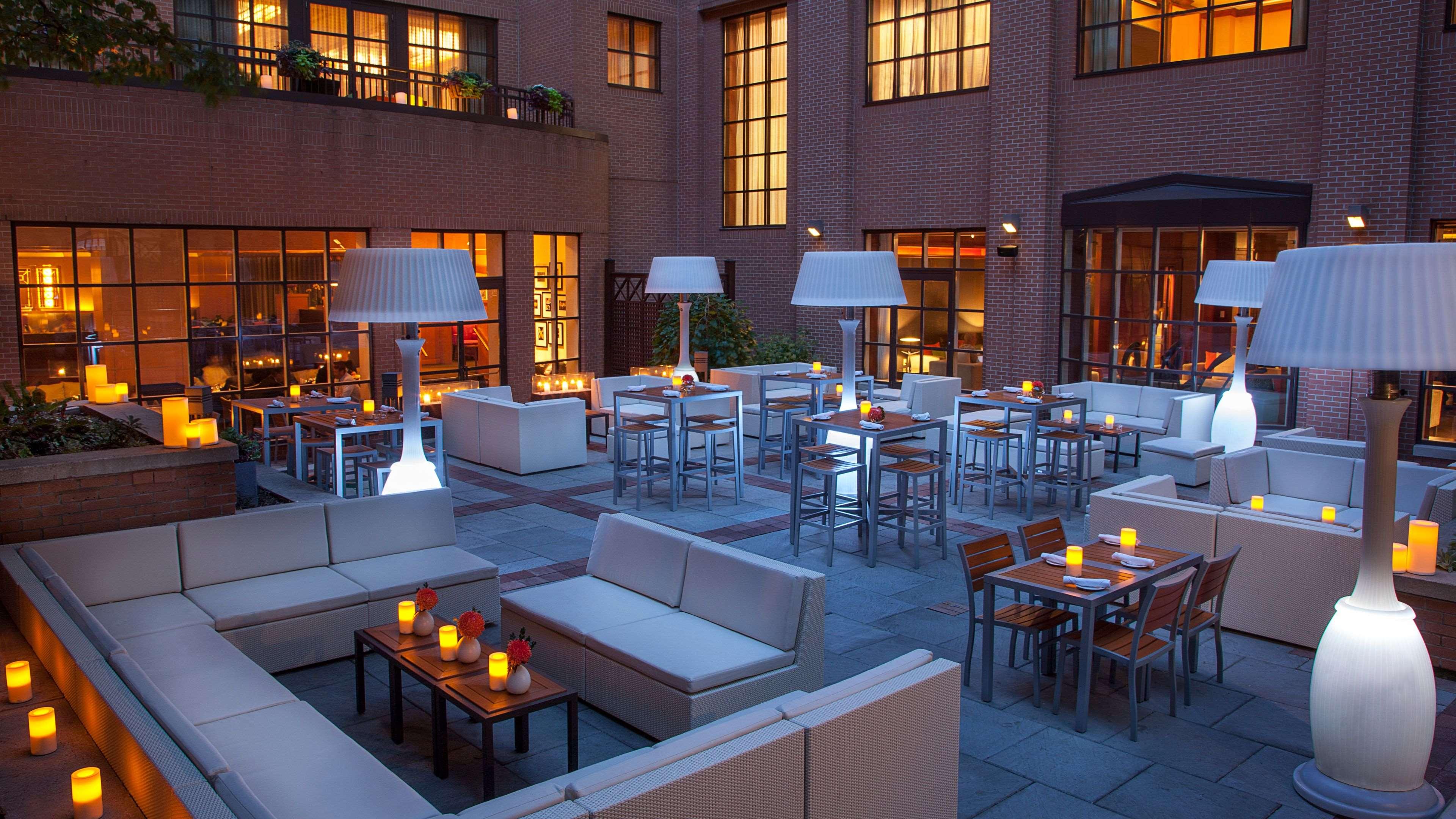 The Yorkville Royal Sonesta Hotel Торонто Екстериор снимка