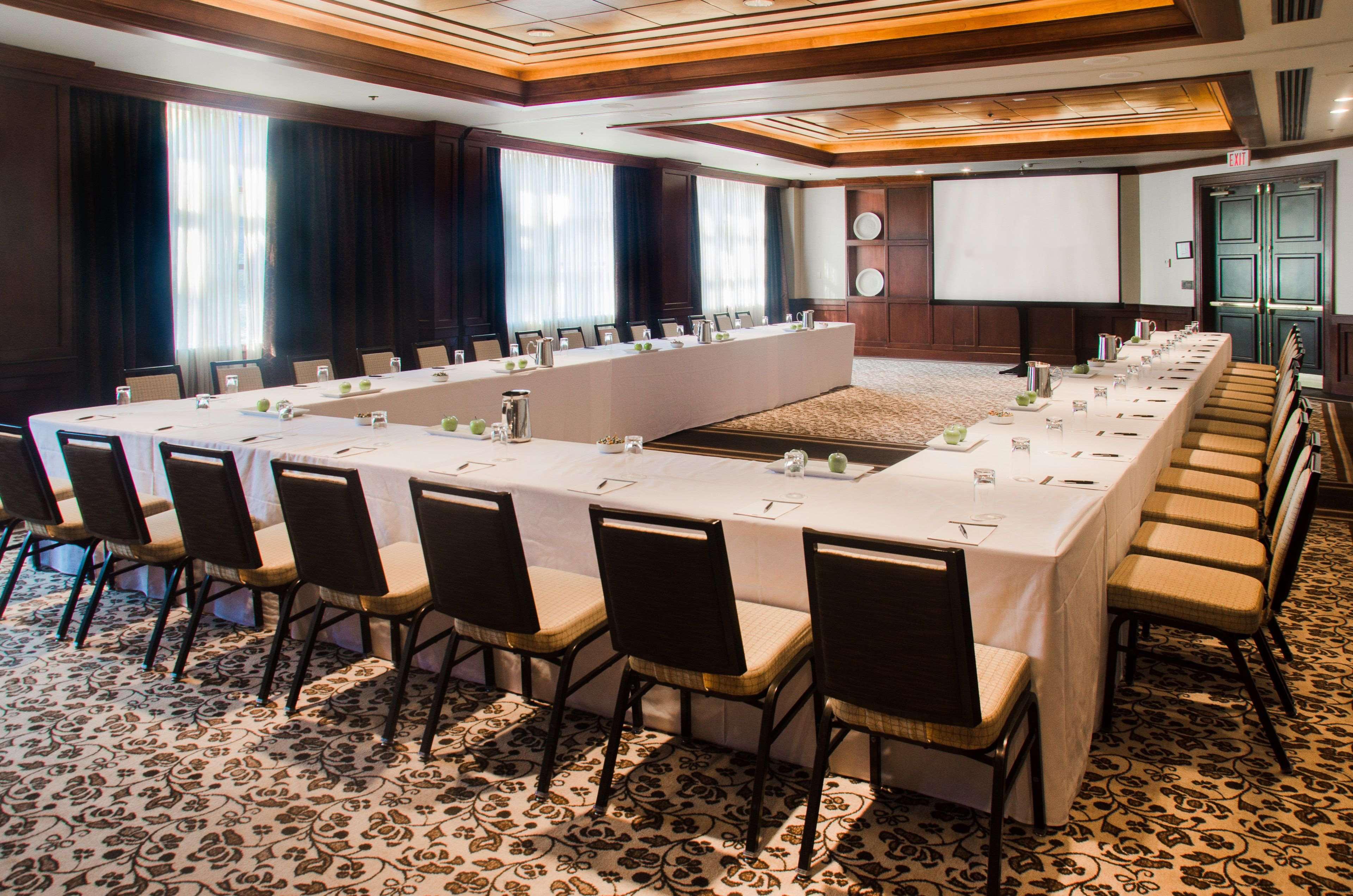 The Yorkville Royal Sonesta Hotel Торонто Екстериор снимка