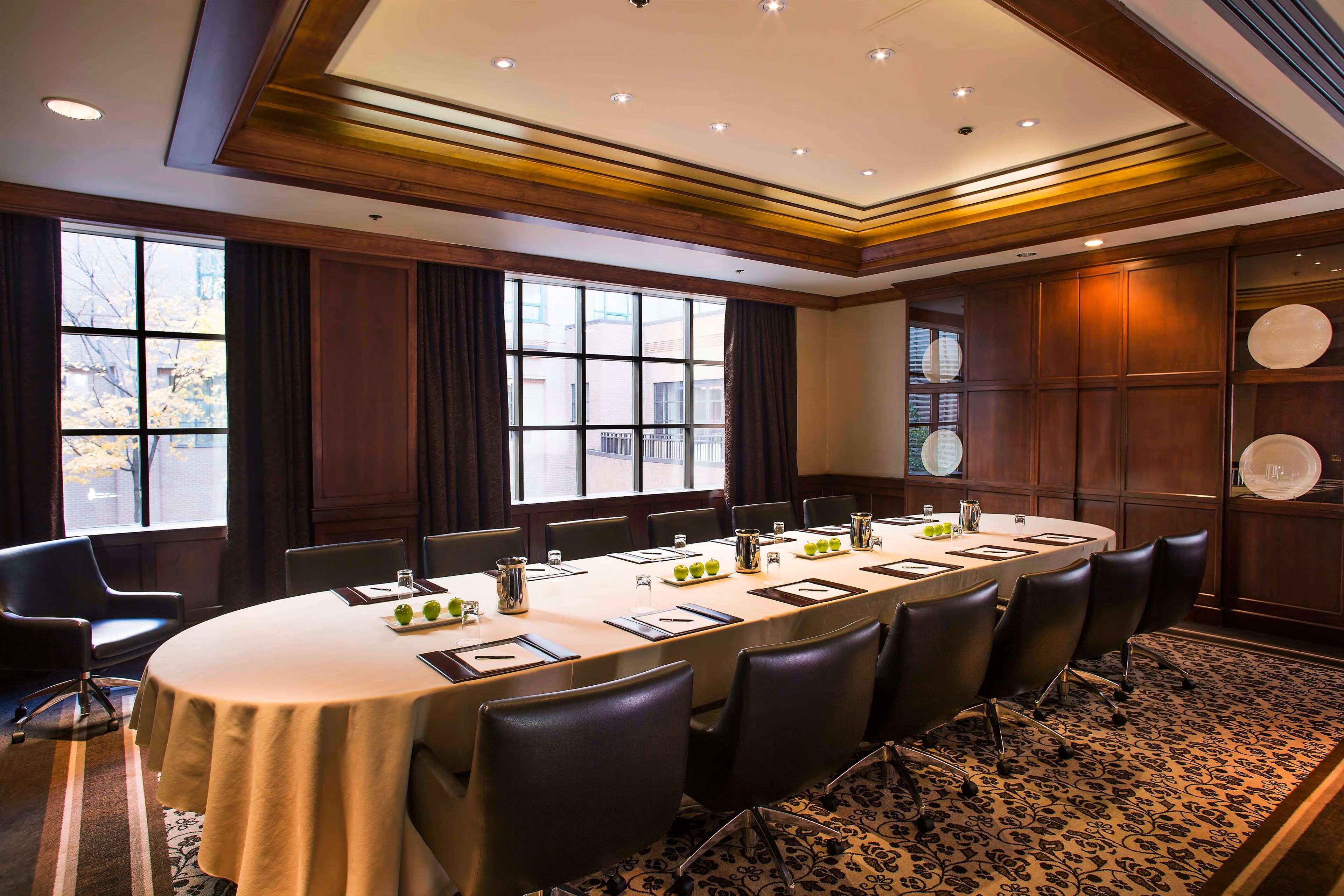 The Yorkville Royal Sonesta Hotel Торонто Екстериор снимка