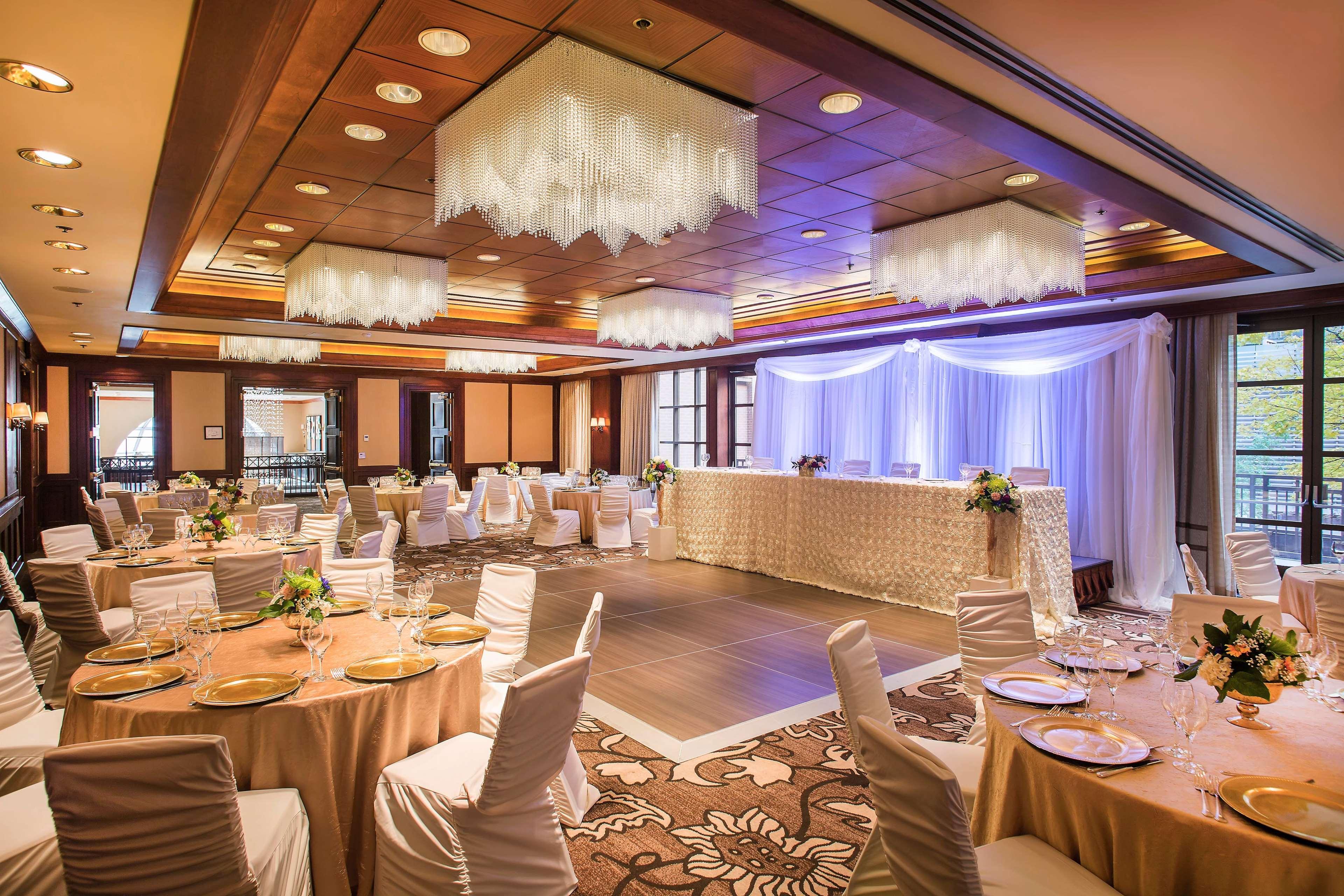 The Yorkville Royal Sonesta Hotel Торонто Екстериор снимка