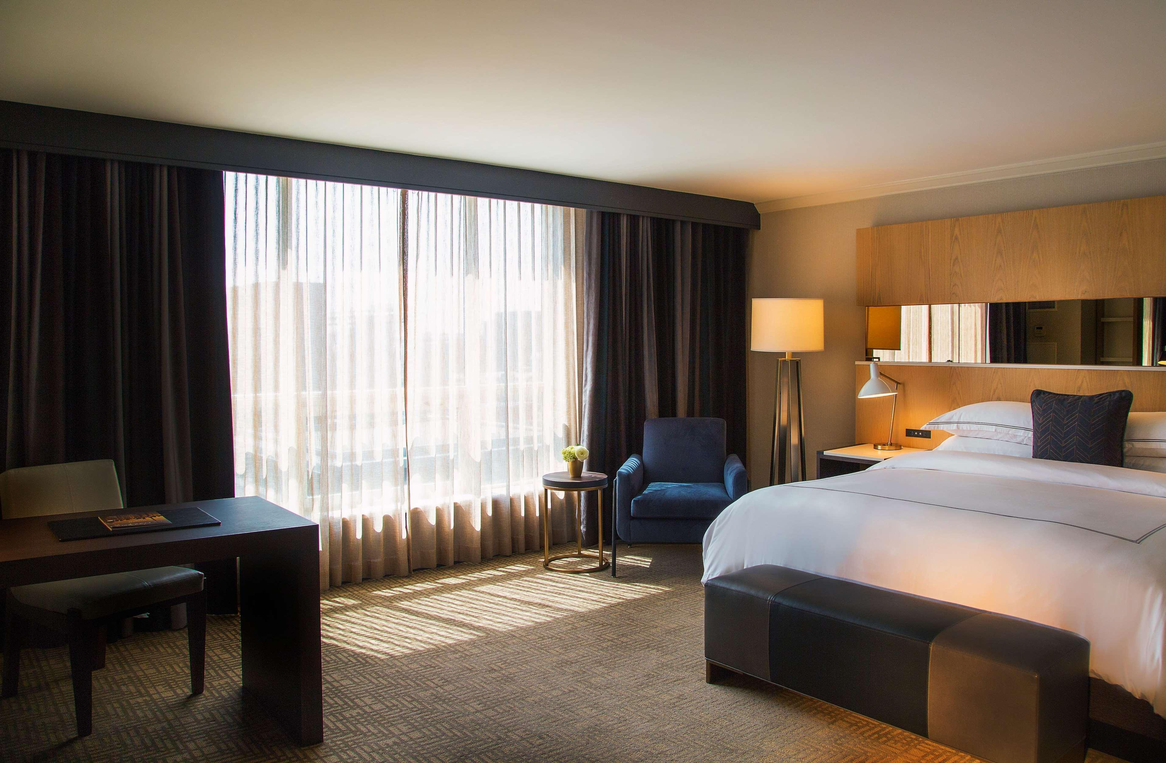 The Yorkville Royal Sonesta Hotel Торонто Екстериор снимка