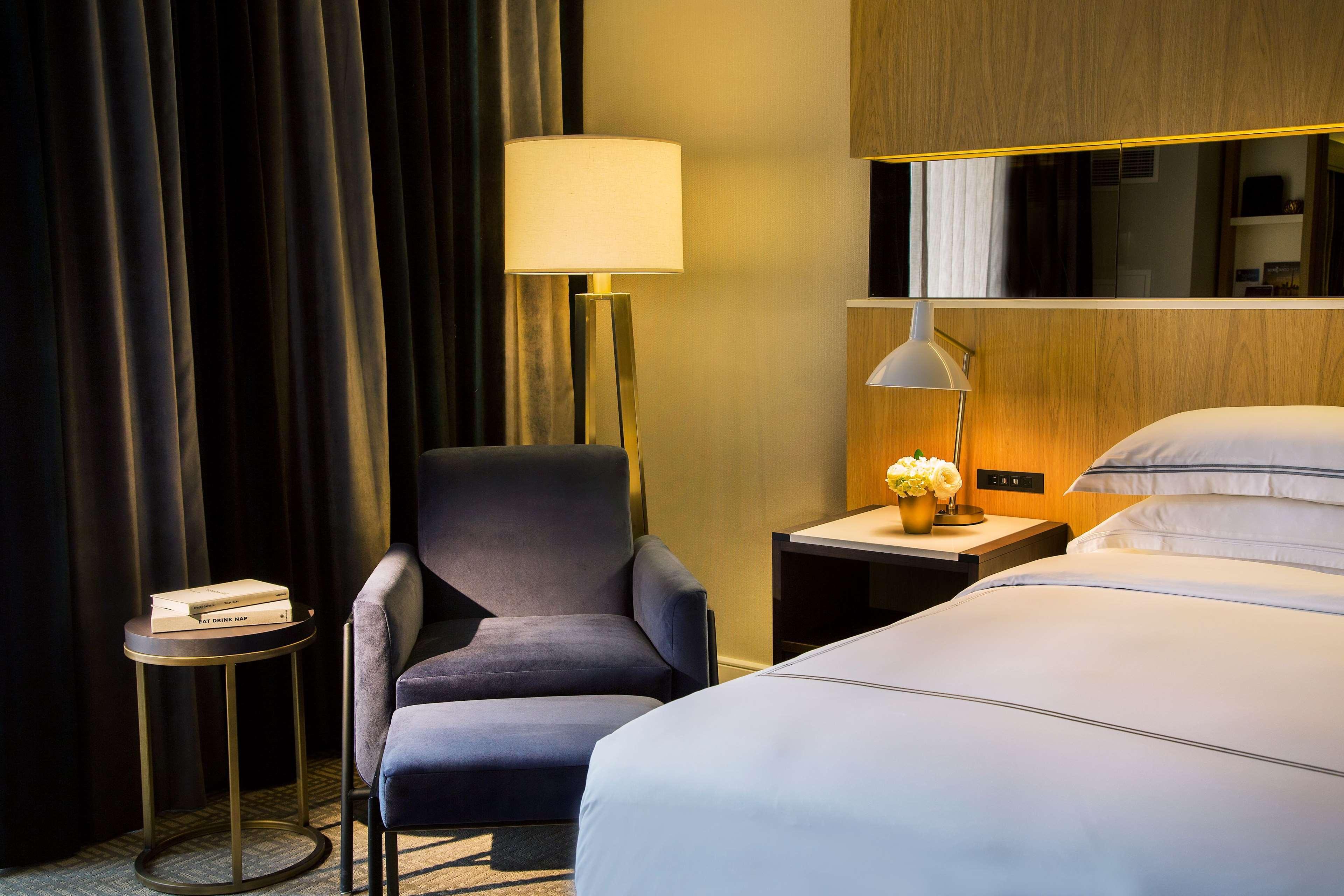 The Yorkville Royal Sonesta Hotel Торонто Екстериор снимка