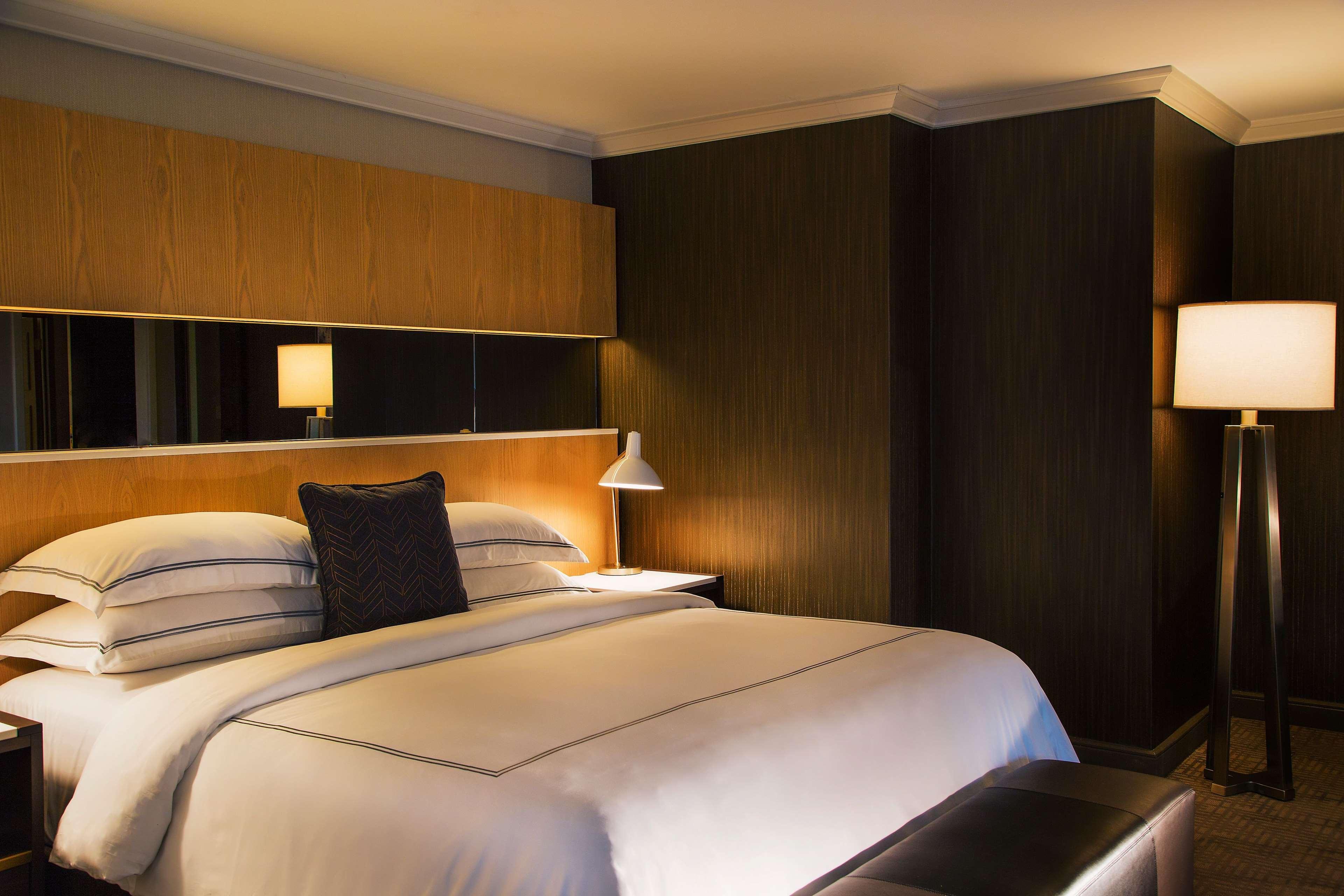 The Yorkville Royal Sonesta Hotel Торонто Екстериор снимка
